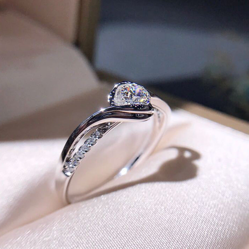 Creative Twisted Arm Eight Ring