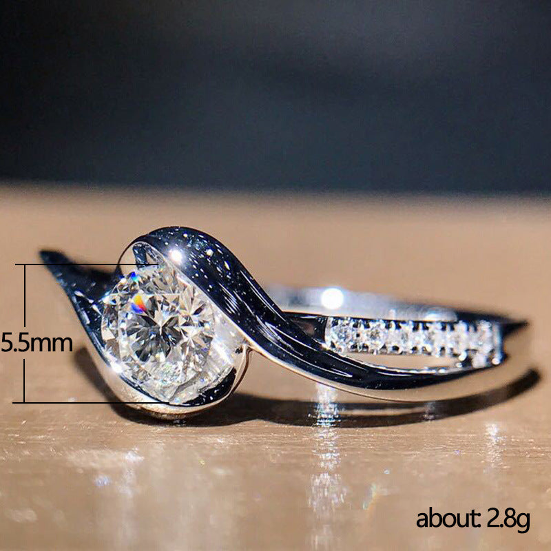 Creative Twisted Arm Eight Ring