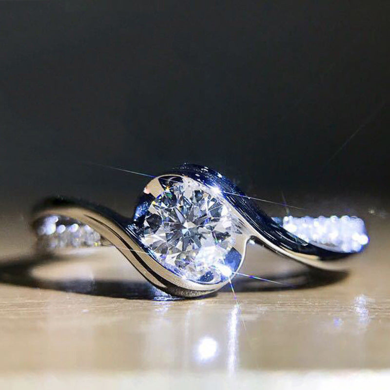 Creative Twisted Arm Eight Ring
