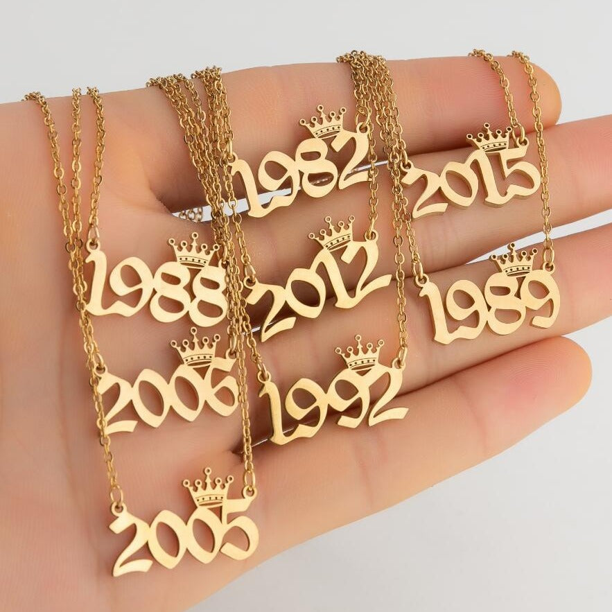 Women's Stainless Steel Light Luxury Crown Digital Metallic Necklace