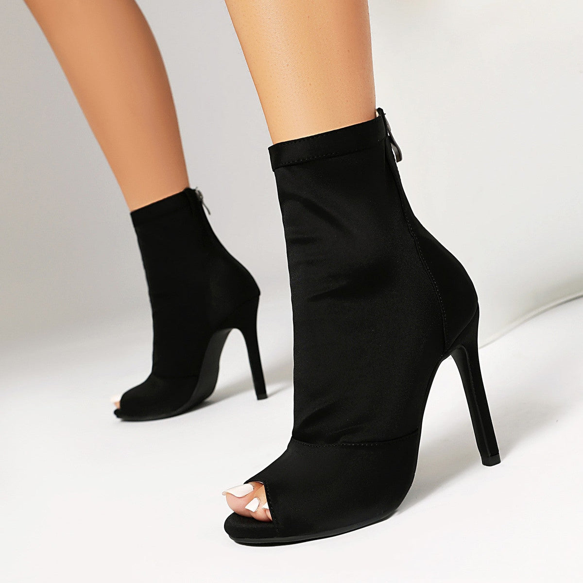 High-heeled Stiletto Boots With Fishmouth.